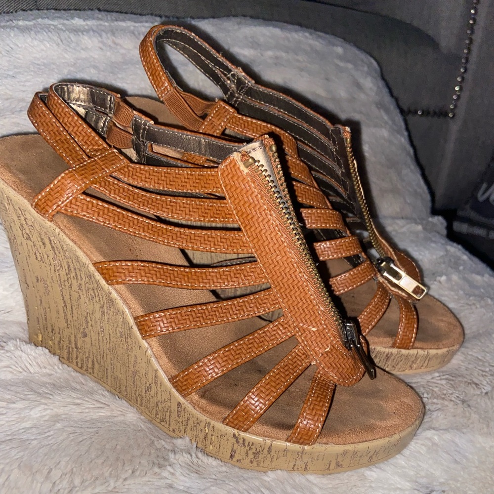 AEROSOLES WEDGES. Brown/Tan.